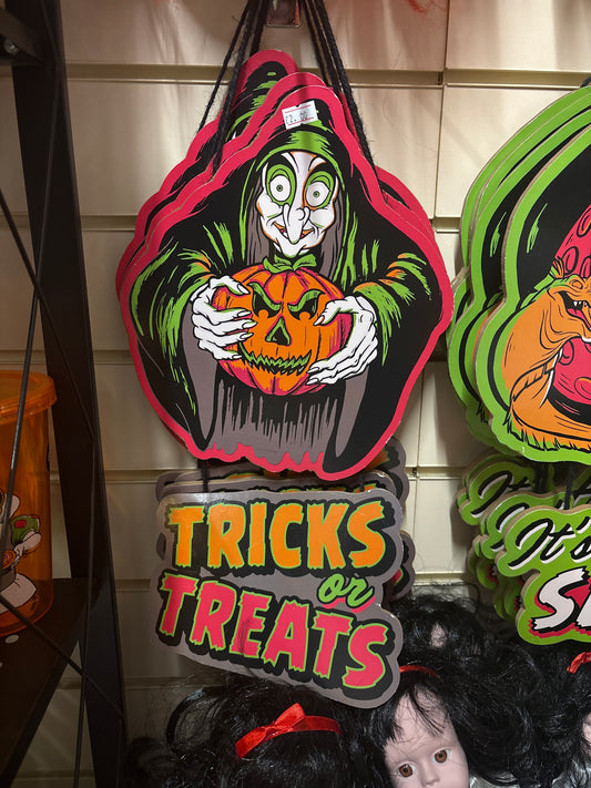 Tricks or Treat Sign