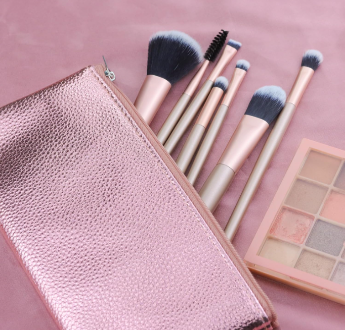 Makeup Brush Set, 7 Pieces Premium Synthetic Foundation Blending Brush, Powder, Blush, Concealer, Eyeshadow, Eyebrow Spoolie Brush with Storage Bag