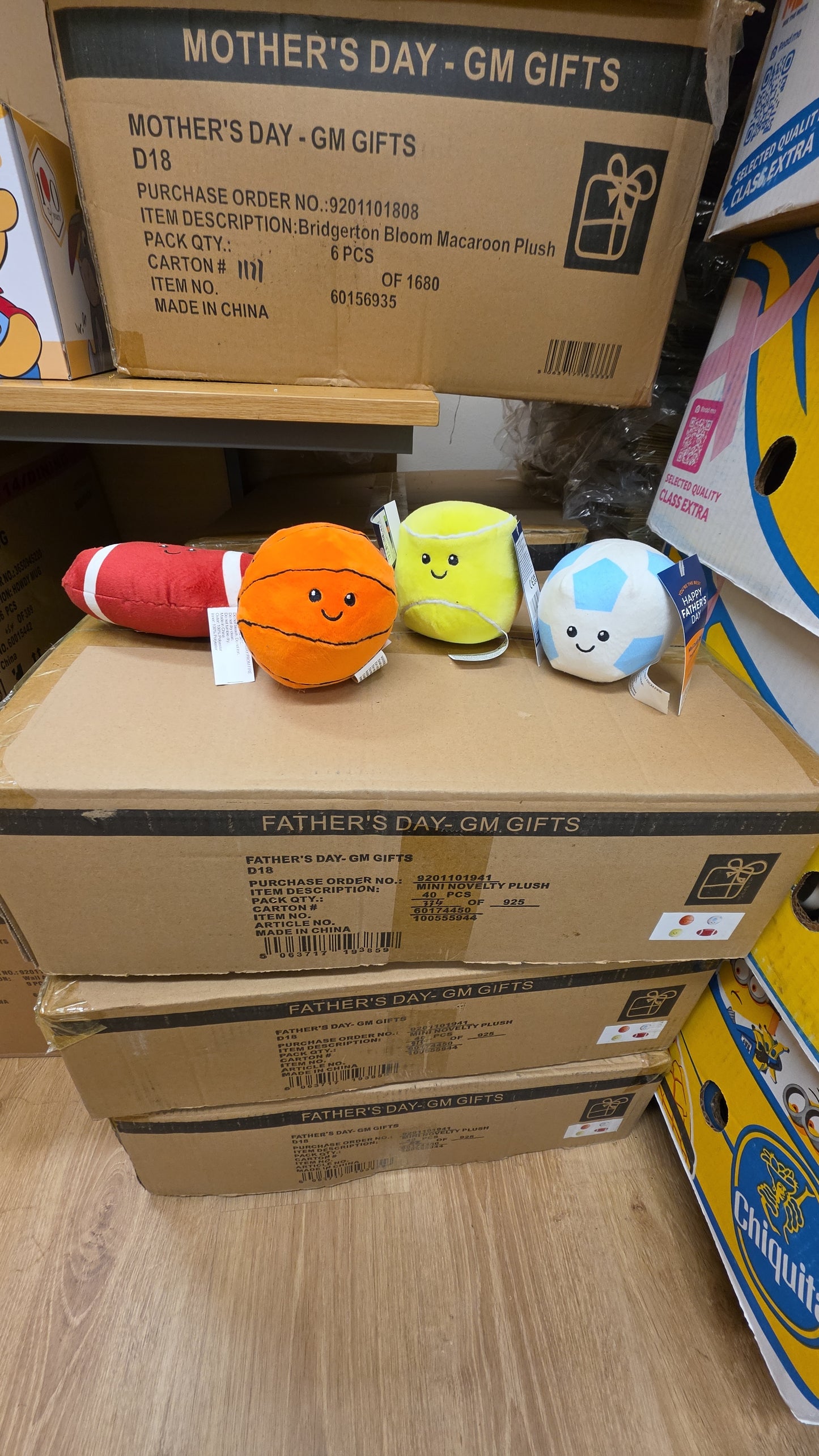 40 novelty teddies - mixed